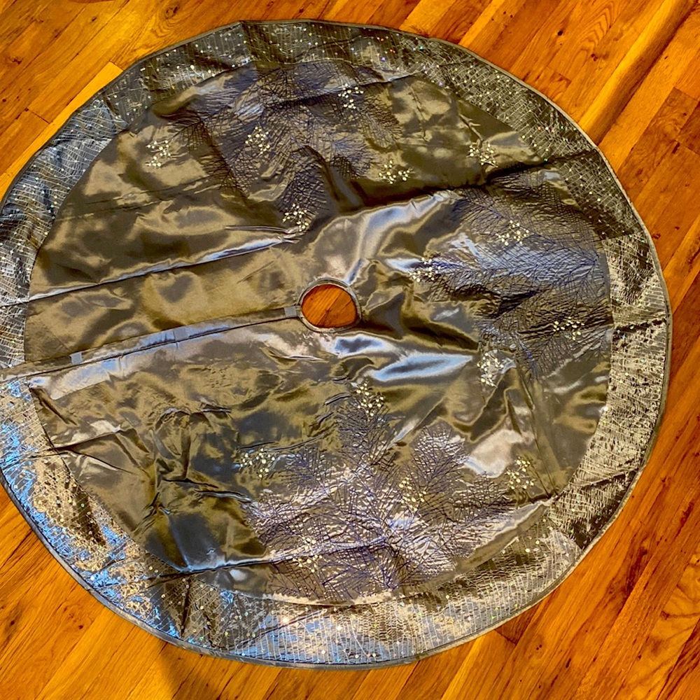 Tree skirt